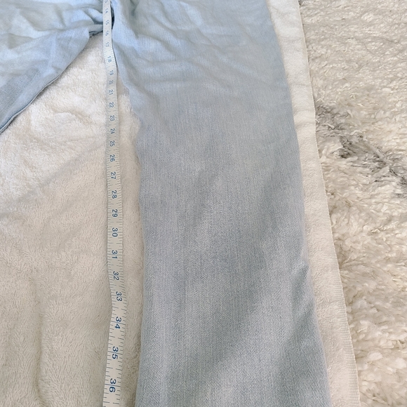 WILD FABLE Light Wash Mom Jeans Size 6 - Picture 10 of 16